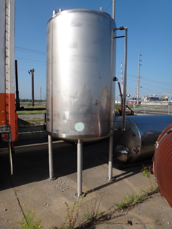 830 Gallon Mueller Stainless Steel Tank